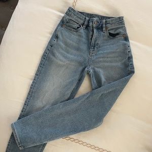 Women's American Eagle Mom Jean in Size 00 Regular